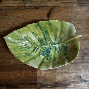 Green Leaf-Shaped Melamine Serving Dish